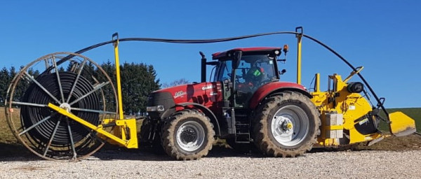 Entreprise de travaux publics avec une trancheuse  